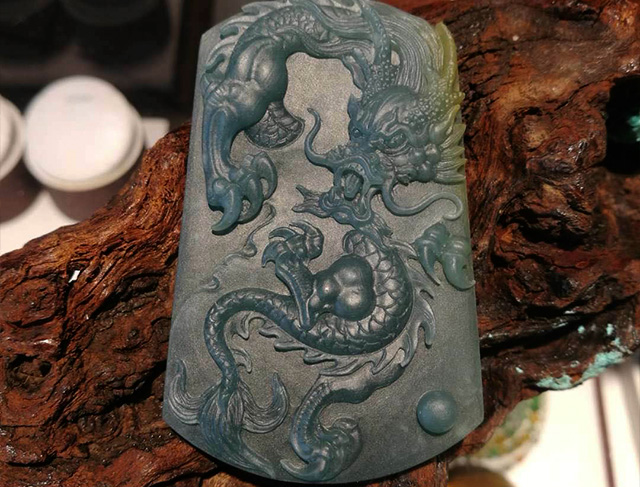 电脑玉石雕刻机可以雕刻翡翠牌子吗